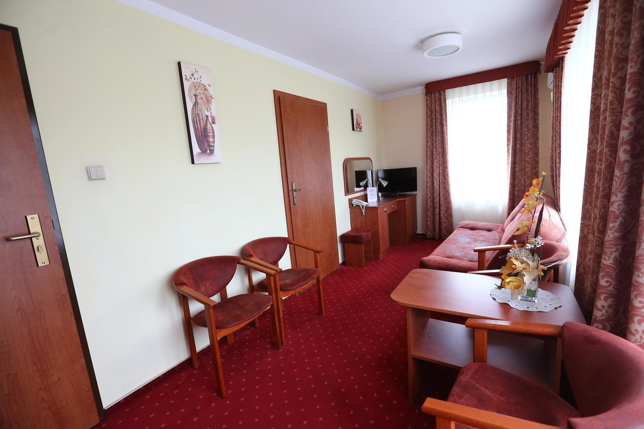Hotel Korona Ciechanów Екстериор снимка